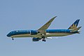 越南国家主席陈大光乘坐的越航波音787-9降落在北京首都国际机场（2017年5月）