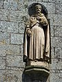 Île-Tudy : statue de saint Tudy (XVIIe siècle) située sur la façade de l'église paroissiale.