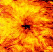 Sonnenfleck, aufgenommen im Milli­meter­wellenlängenbereich von ALMA