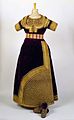 Vestido ceremonial, Kswa el Kbirah, Tetuán, Marruecos, finales del siglo XIX, terciopelo de seda, trenza de oro y forro de estampado, 111 x 329 cm, Museo de Arte y de Historia del Judaísmo, París.