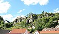 Burgberg mit über dem Dorf Wolfsberg befindlicher Burgruine Wolfsberg, Ansicht von Südsüdosten