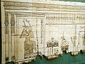 Staroveký papyrus, ukazujúci boha Osirisa ako váži srdce