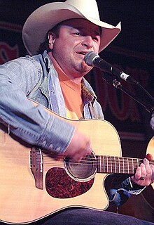 Description de l'image Mark Chesnutt performing.jpg.