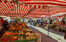 Nuremberg, Hauptmarkt and Frauenkirche 4660.jpg