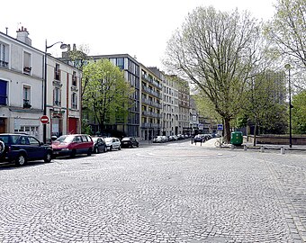 Carrefour avec la rue Berbier-du-Mets.