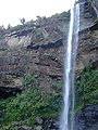 Air terjun Pinaisara di utara pulau.