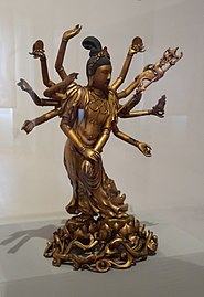 Stehende Guanyin Holz, vergoldet, China, Qing-Dynastie. 18. Jahrhundert.