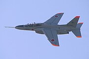 飛行開発実験団のT-4（試作1号機）垂直尾翼に実験団のマークがうかがえる