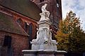 Neptunbrunnen und Nikolaikirche in Osterburg (Altmark)