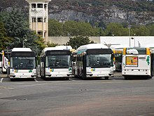 Photographie en couleurs de quatre bus du Stac au dépôt en septembre 2016.