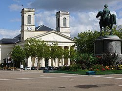 Kostel svatého Ludvik, Napoleona náměstí.