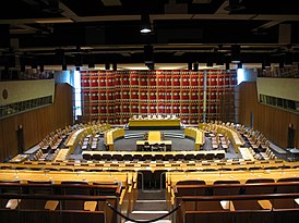Зал заседаний Экономического и Социального Совета ООН. Оформление зала является даром Швеции