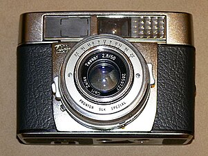 Carl Zeiss Tessar 50/2.8 lens on Zeiss Ikon Contessa camera.