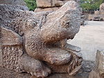 Skulptur av ett krokodilhuvud