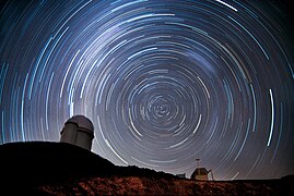 Vista de la rotación de estrellas en el observatorio.