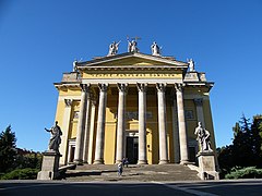 A klasszicista stílusban megépült egri főszékesegyház (1831 – 1836)