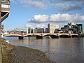 Vauxhall Bridge, rechts das Secret Intelligence Service Building