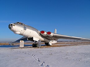 M-4“バイソン” アムール州ベロゴルスク郊外のウクラインカ航空基地（ロシア語版）の展示機[1] (2004年 の撮影)