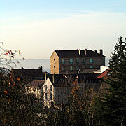 Maisons du vieux village dans le haut de la rue Montalant près de la rue Gabriel-Péri.