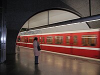 DT1 der Nürnberger U-Bahn im U-Bahnhof Fürth Rathaus