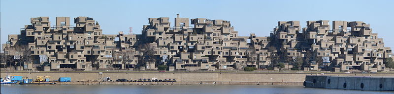 Habitat 67 sett från Montreals hamn