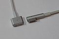 Beim MagSafe-2 Stecker (links) findet sich die T-Form des MagSafe 1 wieder.