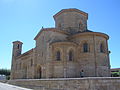 San Martín de Frómista (románico del Camino de Santiago). Ábsides y planta de cruz latina, horizontalidad y pocos vanos.