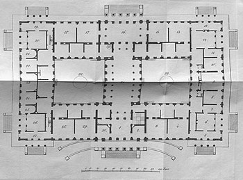 Grundriss des Erdgeschosses bis 1944. Raumnummern: 2–10: Räume des Königs, 11–15: Räume der Königin, 17–25: Räume der Prinzessinnen, 26–30: Fremdenzimmer, 31–32: Innenhöfe.