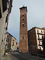 Totale della torre, vista da Via Hope.