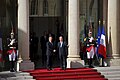 24. François Hollande, Franciaország új elnökének beiktatása 2012-ben, balra a korábbi elnök, Nicolas Sarkozy az Élysée Palota lépcsőjén (javítás)/(csere)