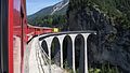 Blick aus dem Zug auf Viadukt und Tunneleinfahrt (Sommer 2016)