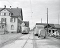 Warntafel an einem Saurer-Bus der Verkehrsbetriebe Zürich während des Bus-Probebetriebs auf der Forchbahn