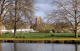 Ausblick auf Merton von der Christ Church Meadow