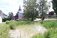 L'étang sur la place du village.