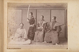 Hara-Kiri. Photographie à l'albumine. Cérémonie du seppuku (suicide rituel).