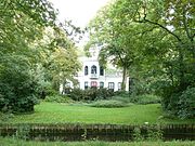 De burgemeestersvilla uit 1868 met tuin uit ongeveer 1926