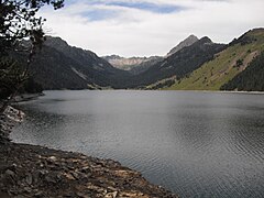 Lac de l'Oule depuis une berge à l'ouest.