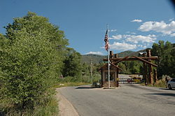 Entrance gate