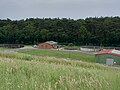 Sickerwasserkläranlage des AWV vor dem Brägeler Forst (auf dem Gebiet Lohnes gelegen). Blick vom Hang des Müllbergs.