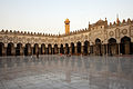 Colonnes et arcs persans : cour de la mosquée al-Azhar au Caire.