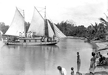 Orembai "modern", Seram Barat, Maluku. Sebelum 1923.