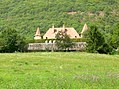 Le château vu depuis la fontaine.