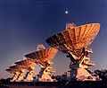 25. Az Australia Telescope Compact Array (ATCA) öt rádióteleszkópjának éjszakai látképe Narrabri közelében (Új-Dél-Wales, Ausztrália) (javítás)/(csere)