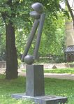 Grosse zwei V, 1973, Skulpturenpark Pinakotheken i München