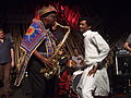 Le saxophoniste Getatchew Mekurya et le danseur Melaku Belay en 2008.