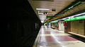 L'estació de Zona Universitària de la línia 3, que és a es:Estación de Zona Universitària, nl:Zona Universitària (metrostation) i pl:Zona Universitària (stacja metra).