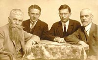 Balról jobbra: Hanns Hörbiger, Hans Robert Hörbiger, Engelbert Pigal (kiadó), Edgar de Wahl