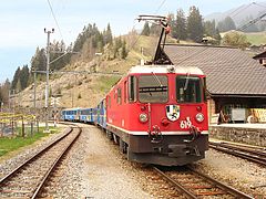 Ge 4/4 II no 619 en gare de Langwies.