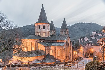 L'abbatiale Sainte-Foy de Conques. (définition réelle 4 860 × 3 240)