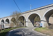 Sougne-Remouchamps, Eisenbahn-brücke über la Rue de Trois Ponts